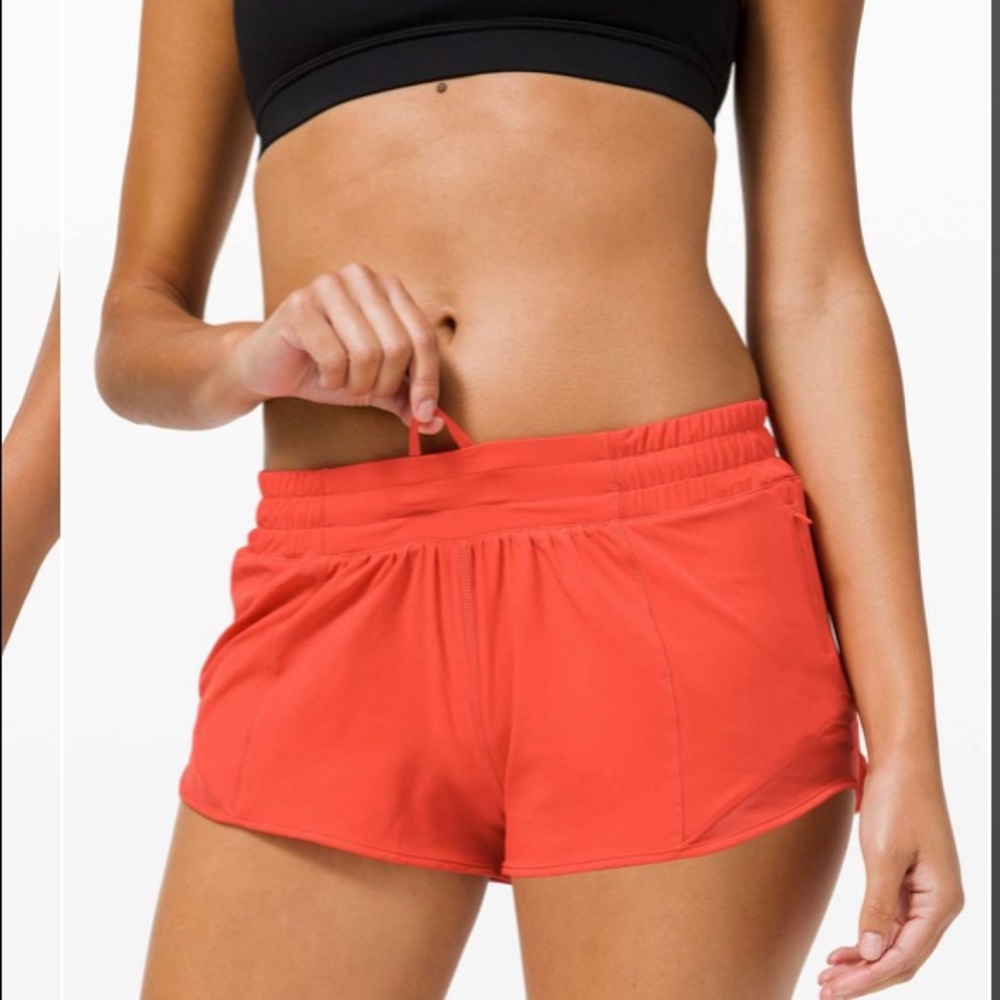 Lululemon Hotty Hot Low-Rise Short 2.5" size 2 carnation red